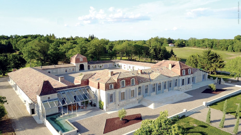 Château Prieuré Marquet Chambres d'Hôtes D'exception — 5-Star Luxury Hotel in Bordeaux, France