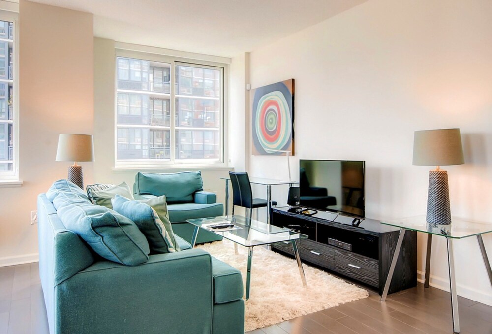 Global Luxury Suites at Newport - photo 38