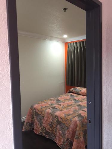 Welcome Inn & Suites Anaheim - photo 17