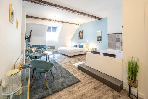 Le Nid D’amour Eternel in Chalon-Sur-Saone, France