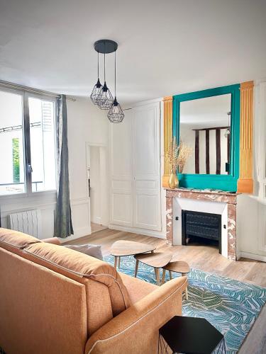 Charming Studio Train Station Nearby in Tours, France