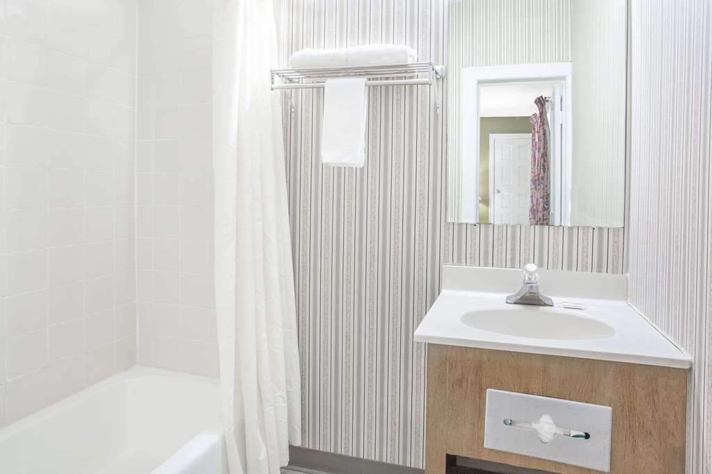 Knights Inn Emporia - photo 11
