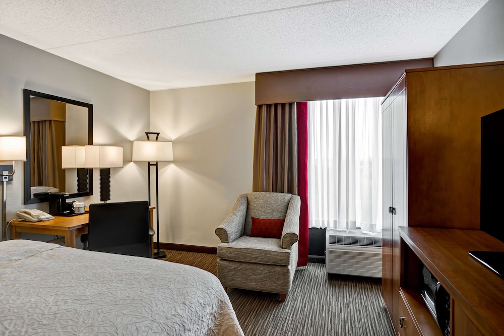Hampton Inn Norfolk Naval Base - photo 13