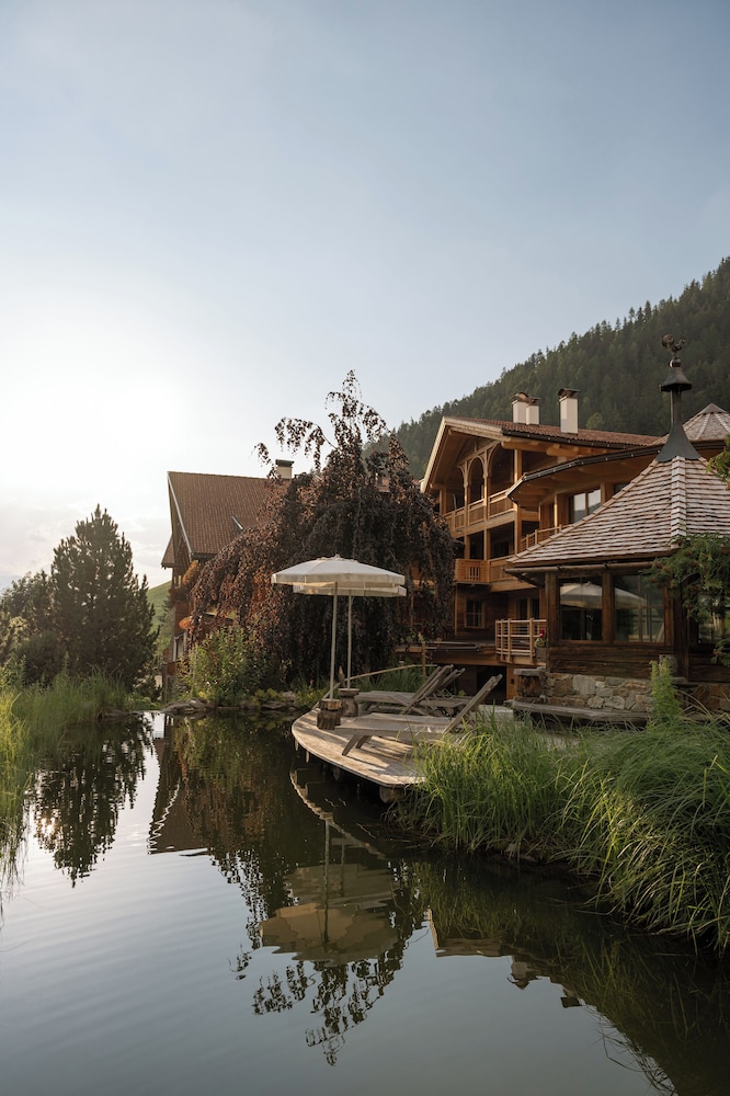 Naturhotel Lüsnerhof — hotel in Luson