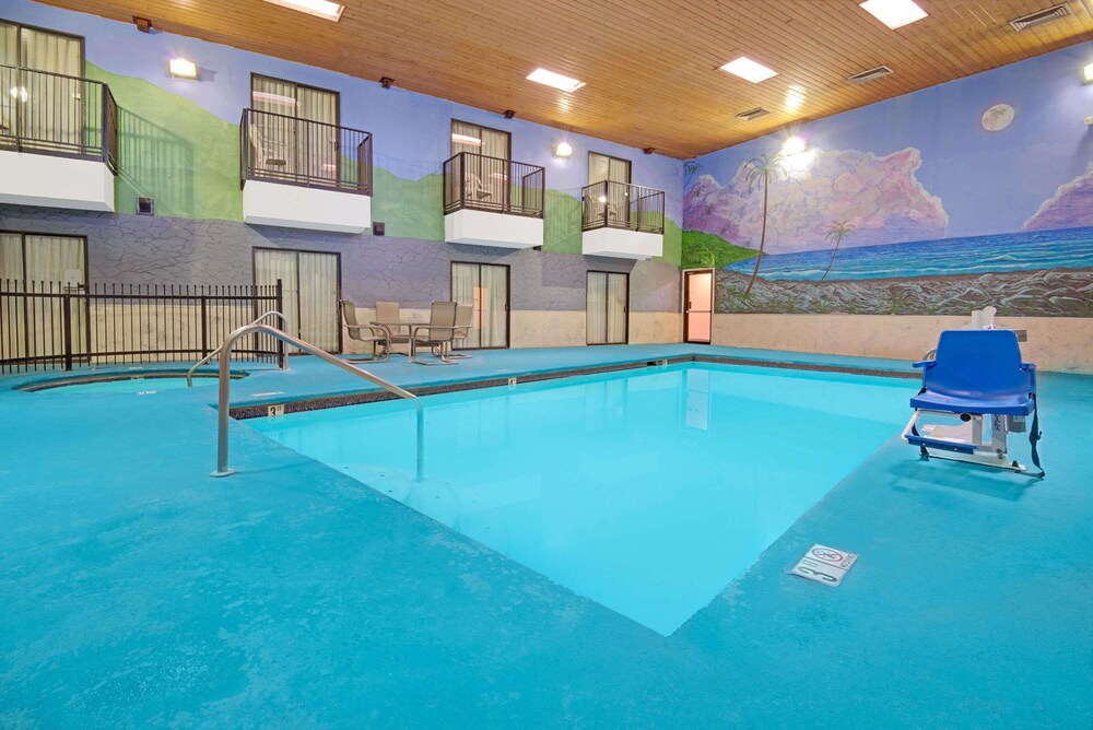 Days Inn by Wyndham East Albuquerque - photo 20