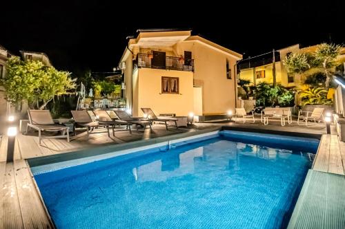 Cerchia Apartments — 4-Star Luxury Hotel in Corbara, Italy