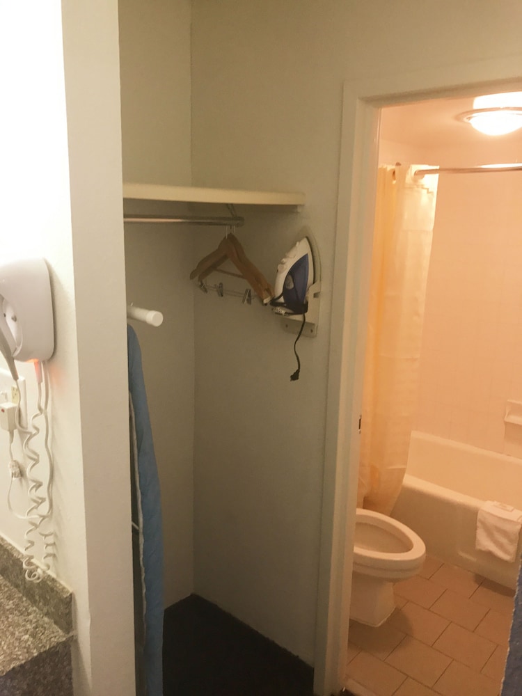 Days Inn & Suites by Wyndham Mobile - photo 34
