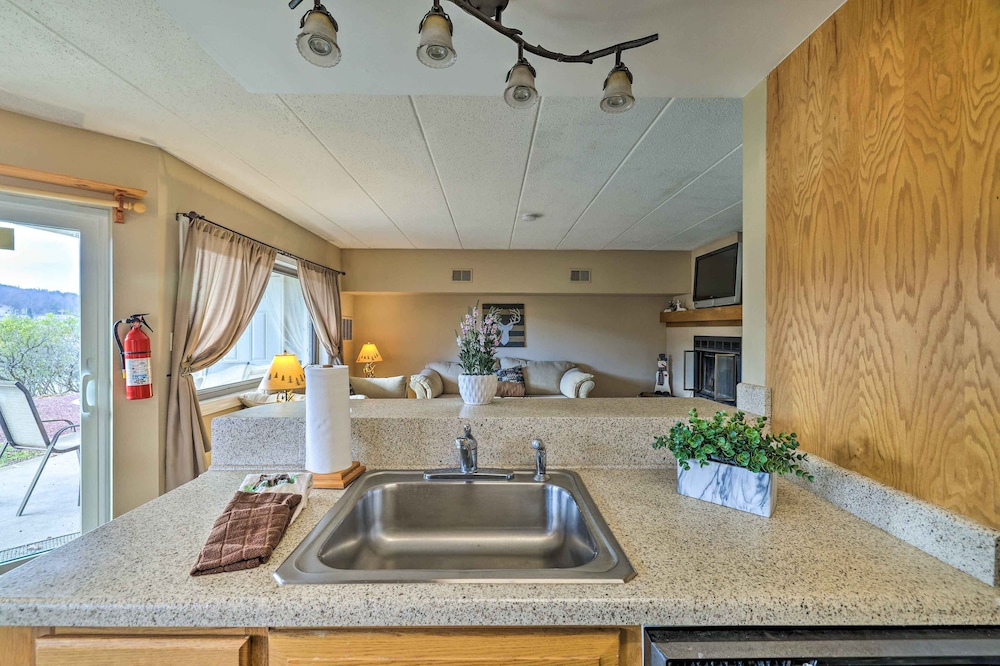 Steps to Shore Scenic Big Boulder Lake Condo — 4-Star Luxury Hotel in Crystal Lake, United States