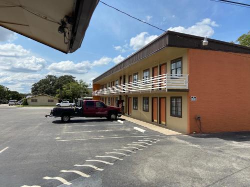 Redbud Inn - photo 11