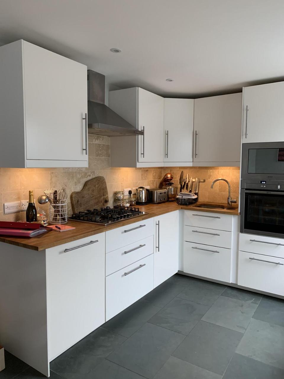 Wonderful Home and parking pets allowed — 4-Star Luxury Hotel in Tenby, United Kingdom