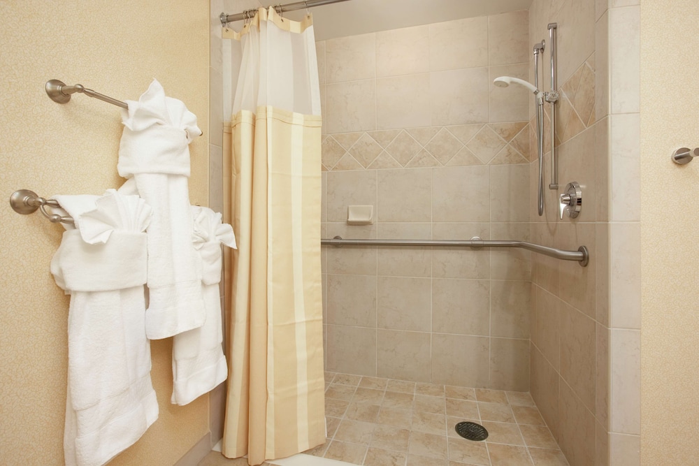 Hilton Raleigh North Hills - photo 32