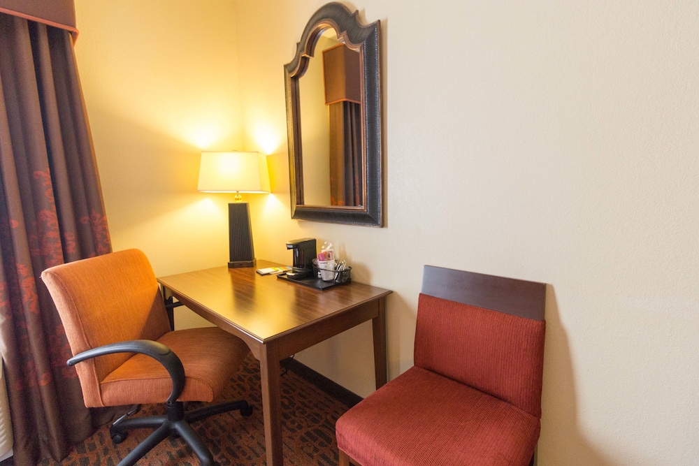 Hampton Inn Columbus South - photo 47