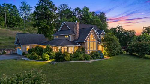 Dos Brisas by Carolina Mornings in Mars Hill, United States