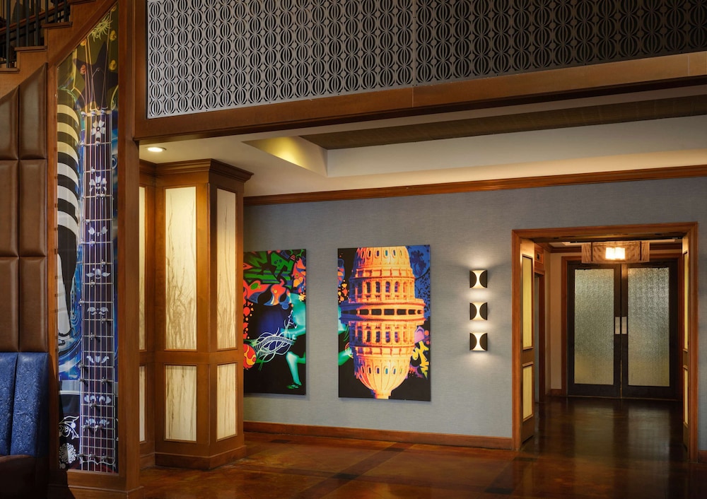 Hampton Inn & Suites Austin Downtown - photo 9