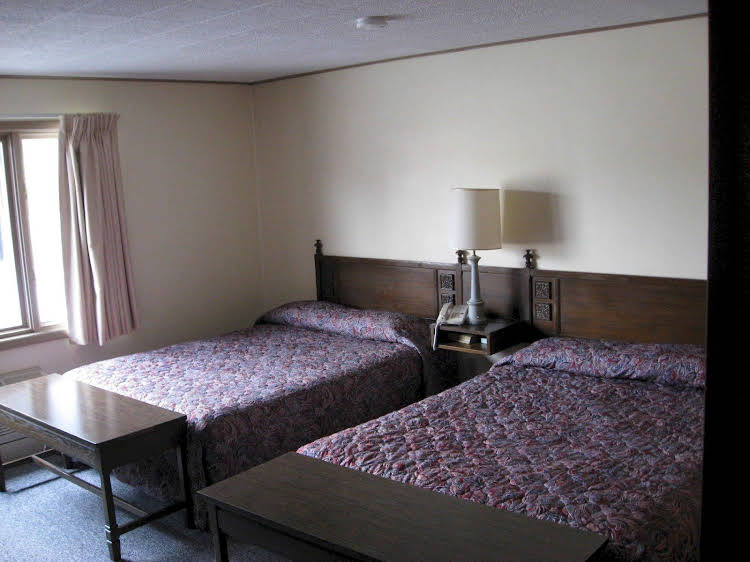 Oneida Village Inn - photo 13