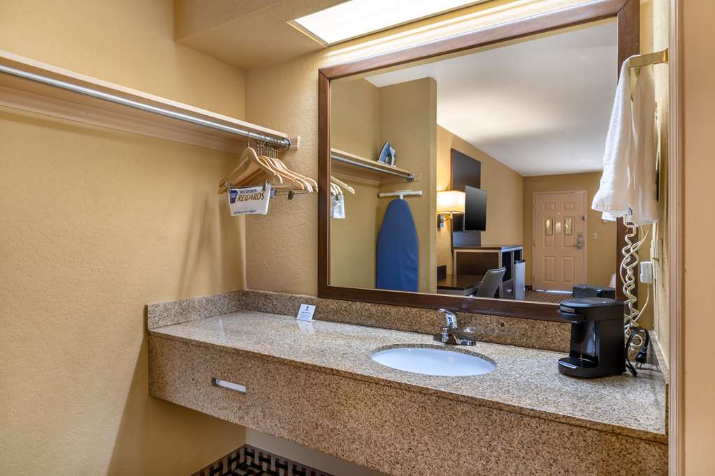 Best Western Bradford Inn - photo 25
