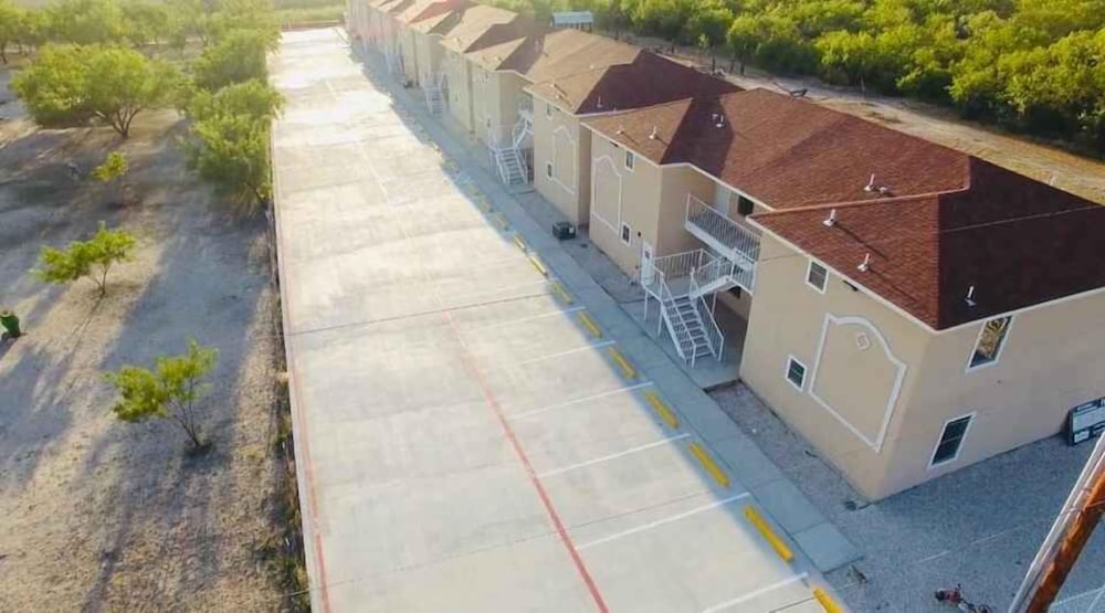 Eagle Pass Condo Rentals — 4-Star Luxury Hotel in Eagle Pass, United States