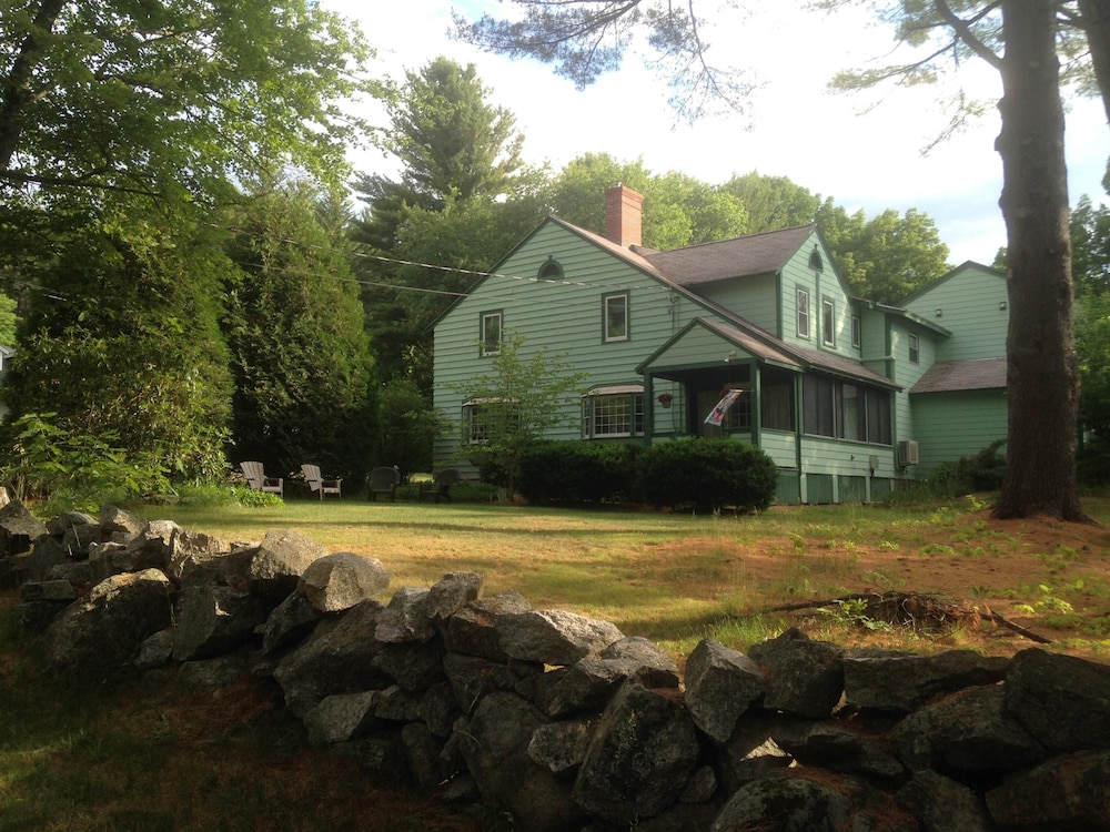Tuckernuck Inn - last minute hotel in Meredith