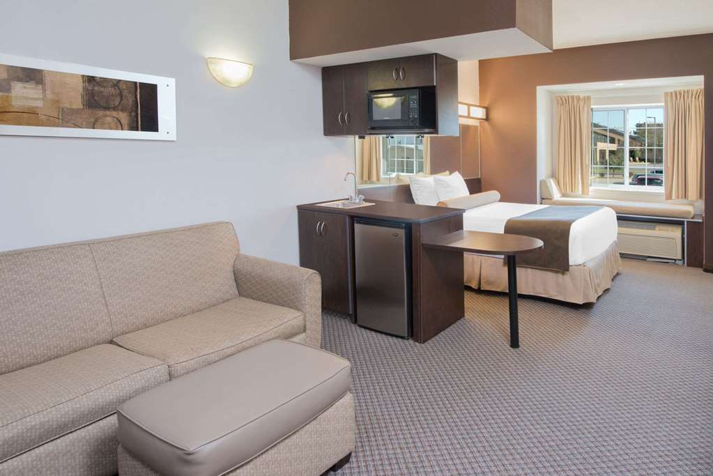 Microtel Inn & Suites by Wyndham Quincy Downtown River Area - photo 13