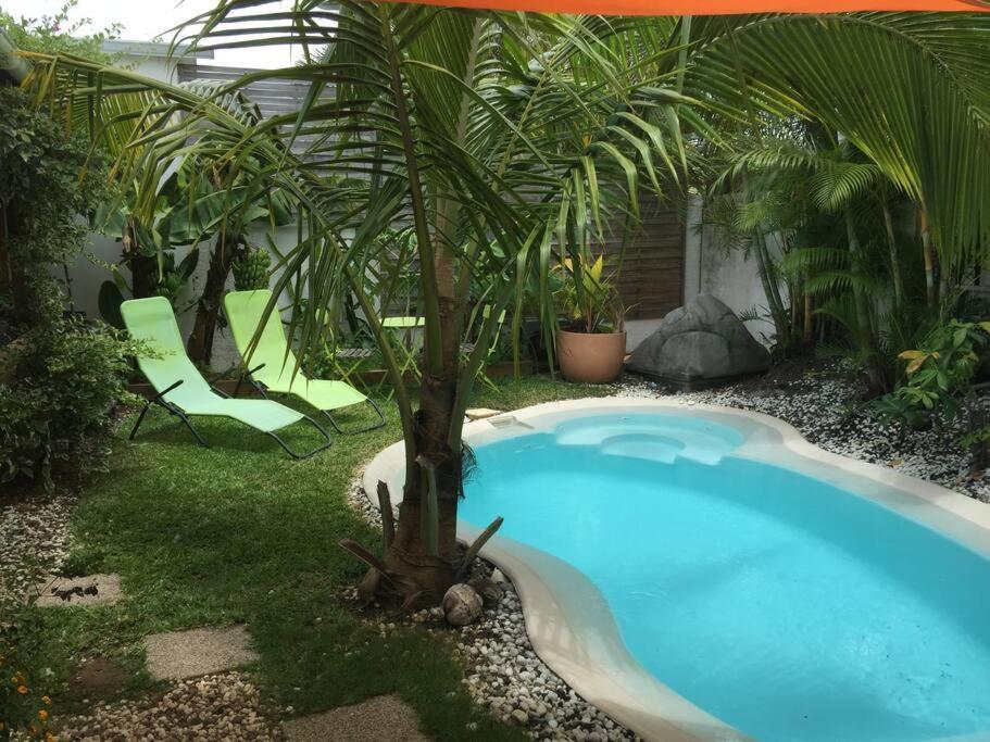 Le nid d’amour avec sa piscine et jacuzzi chauffés in Saint-Joseph, Réunion
