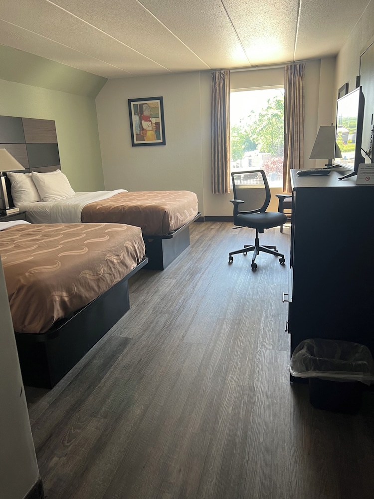 Quality Inn & Suites Cincinnati Uptown Norwood - photo 19