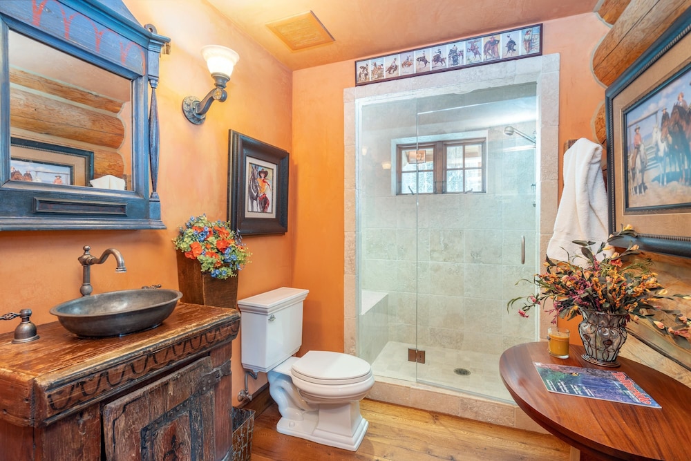 Hilltop Hideaway Expansive Views From This Private Estate Hot Tub Pool Table - photo 5