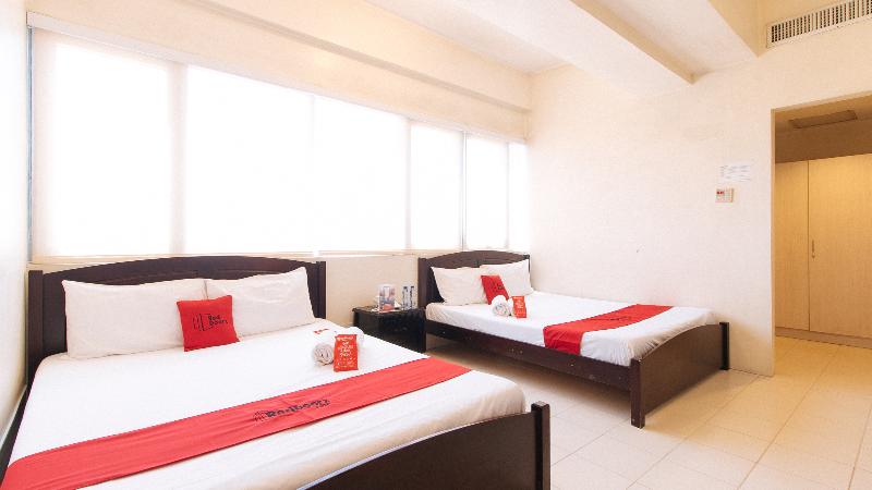 RedDoorz Plus @ E Rodriguez Corner Banawe - last minute hotel in Manila