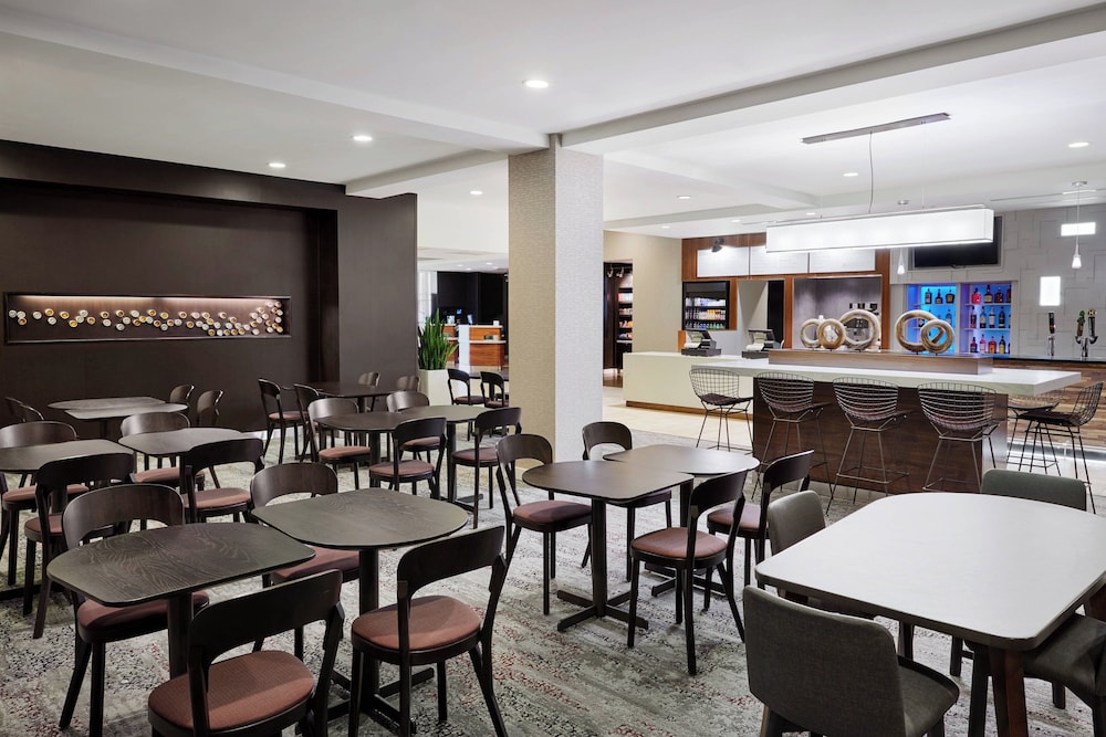Courtyard by Marriott Milwaukee Downtown - photo 32