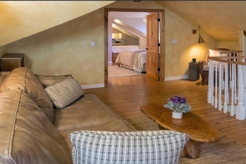 European Style Straw Bale Retreat — Ashland — photo 2