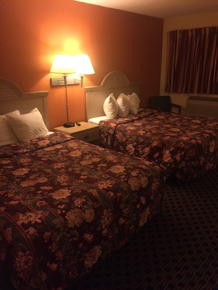 Sunset Inn & Suites - photo 10