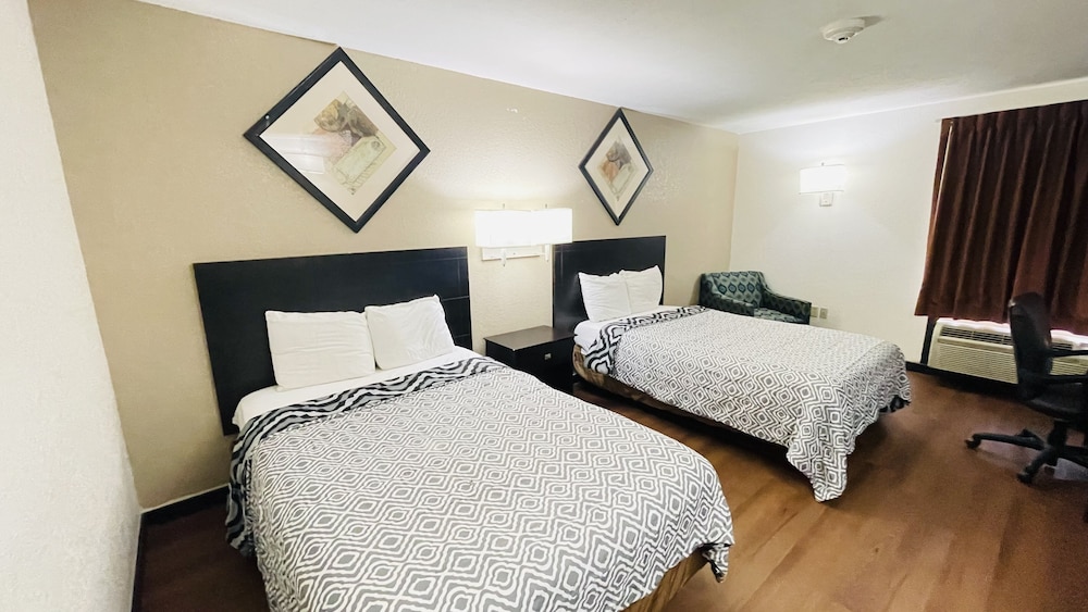Pinckeyville Inn and Suites - photo 10