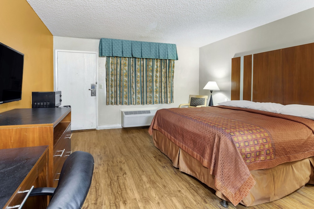 Riverside Inn & Suites - photo 11