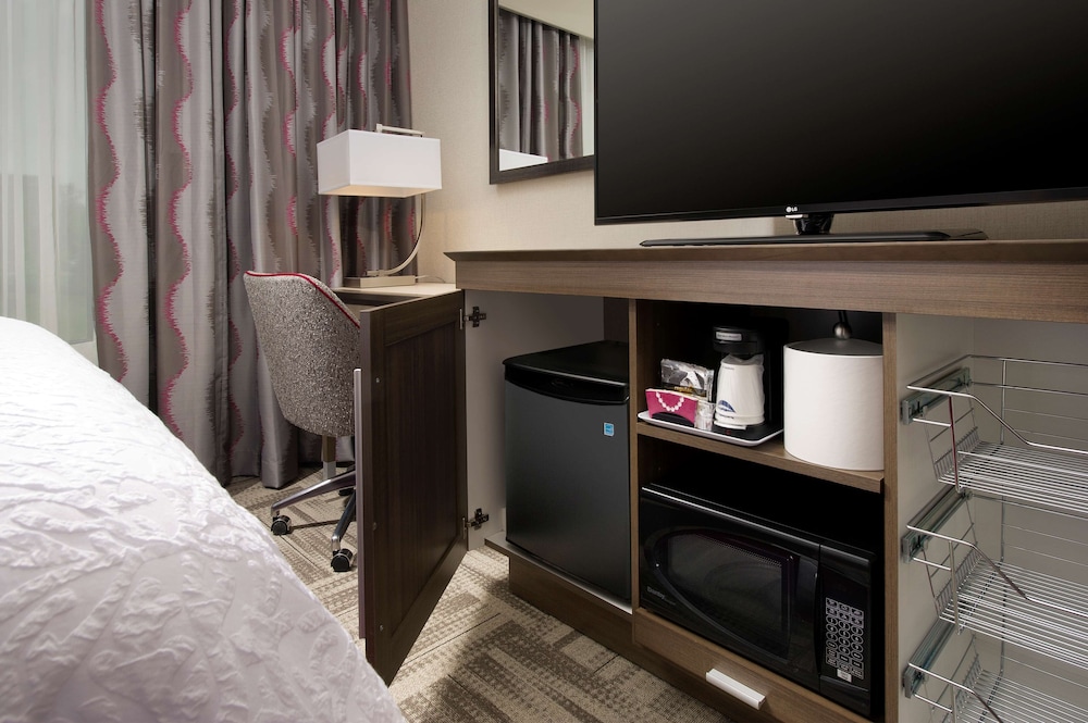 Hampton Inn Huntsville Village of Providence - photo 17