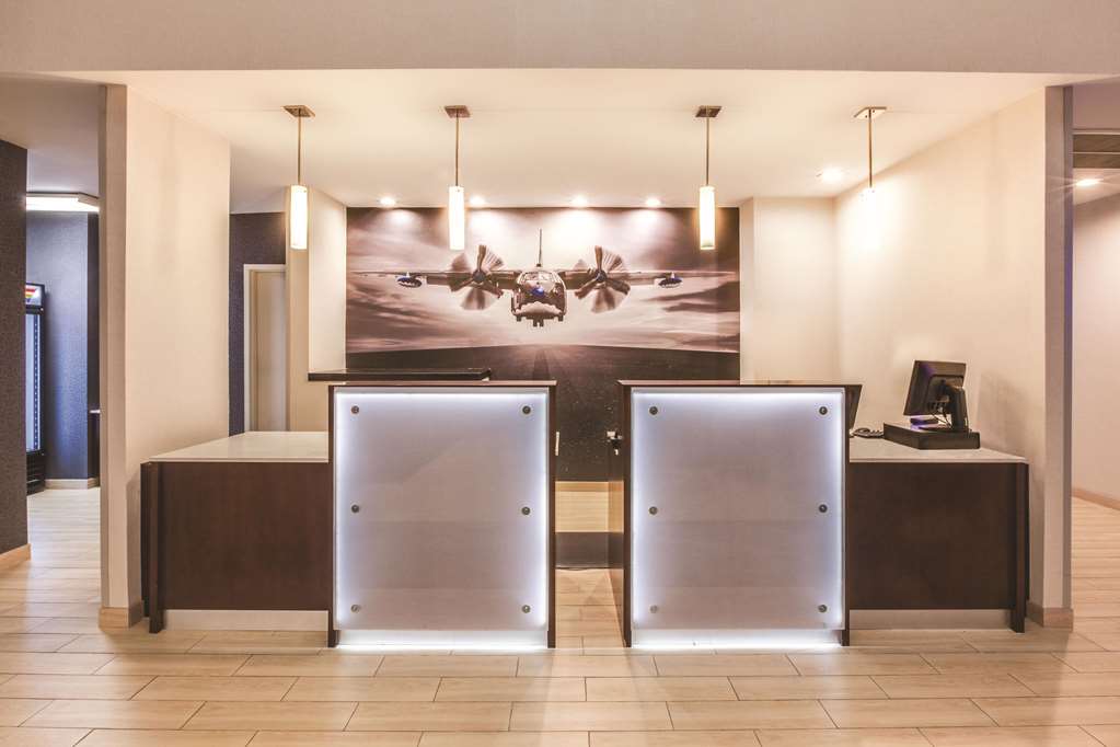 La Quinta Inn & Suites by Wyndham Philadelphia Airport - photo 4