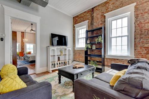Historic Denison Loft with a View — 4-Star Luxury Hotel in Denison, United States