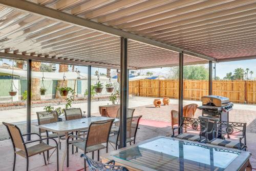 1 Mi to Las Vegas Strip Home with Patio and Grill