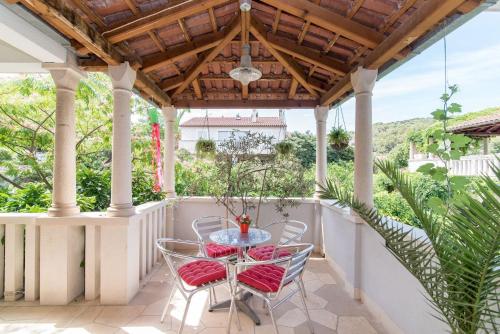 Damir Free Parking A1 in Postira, Croatia