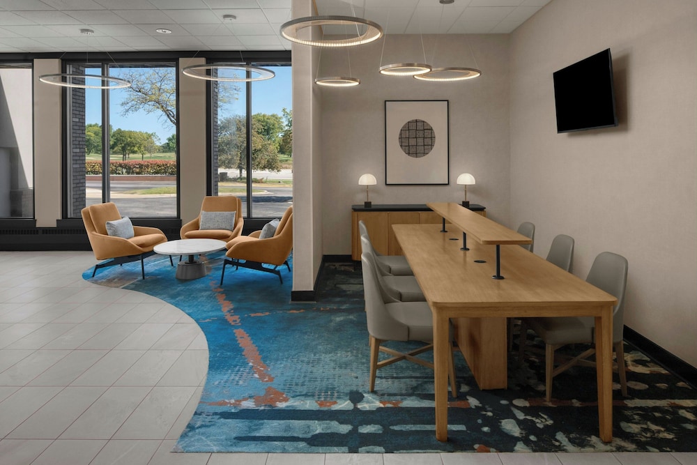 Sheraton Milwaukee Brookfield Hotel - photo 3