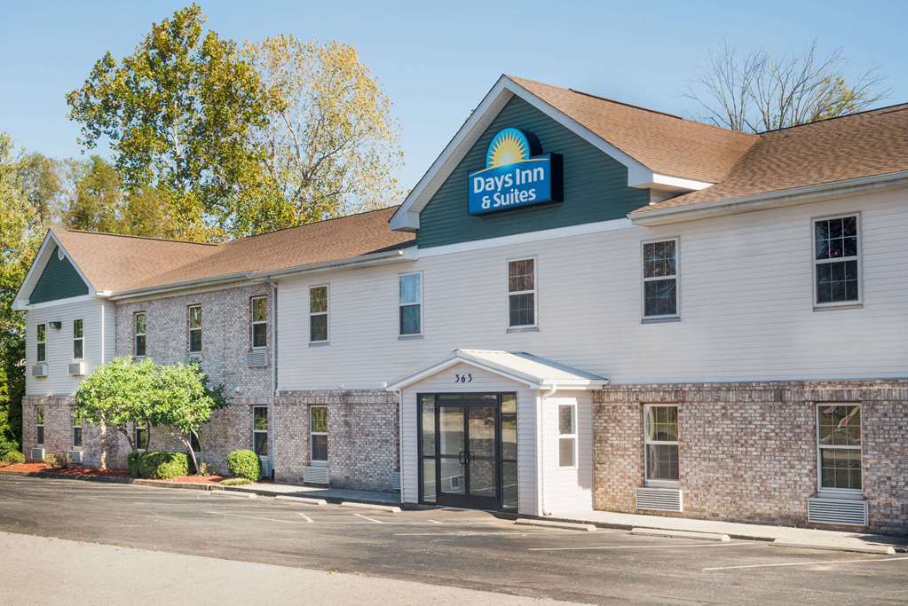 Days Inn & Suites by Wyndham Sellersburg pet-friendly hotel Sellersburg