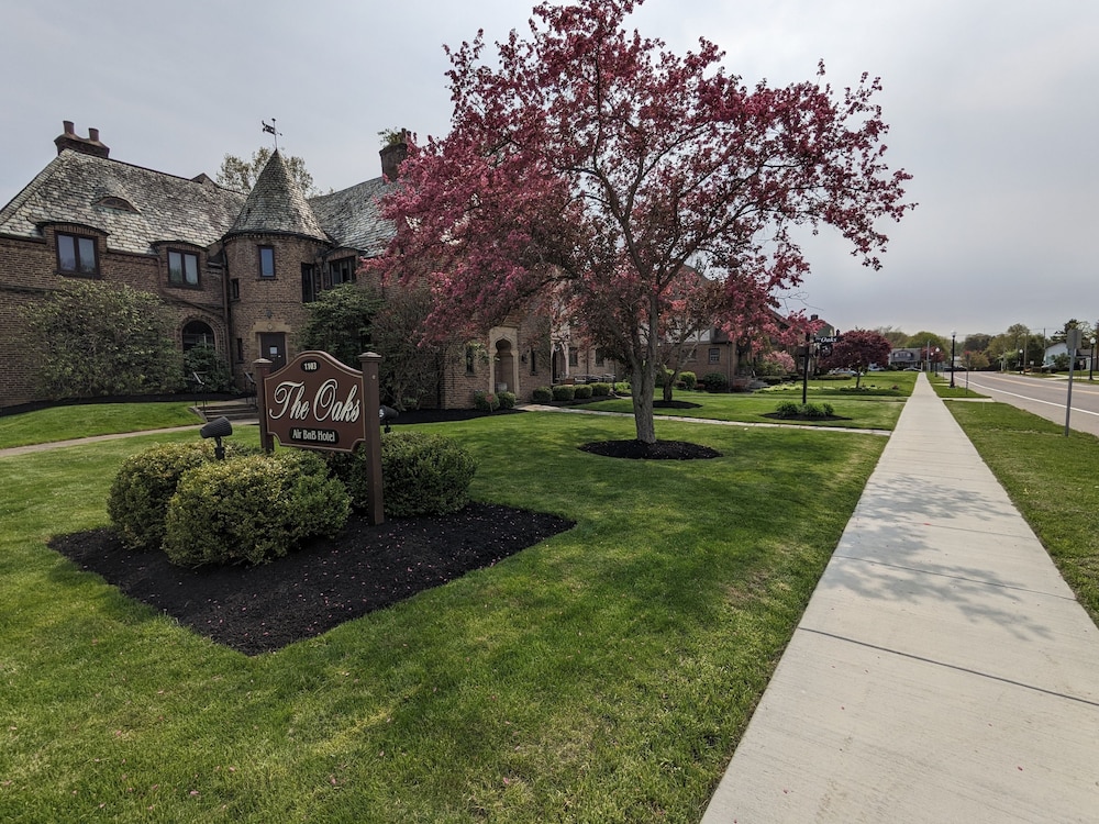 The Oaks B&B Hotel and Spiritual Center - photo 35
