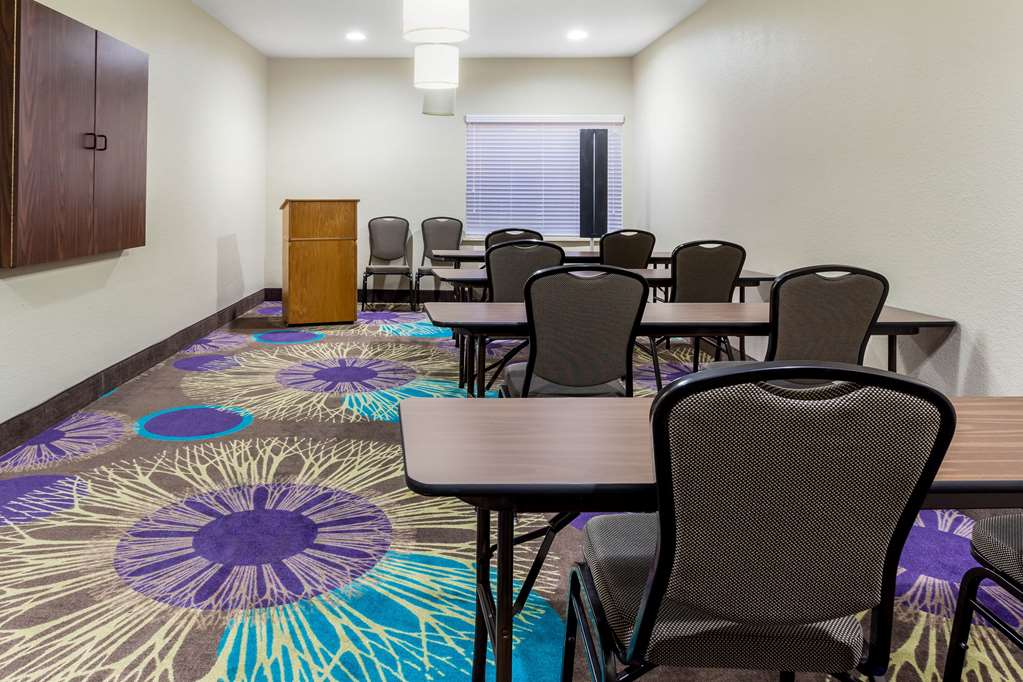 La Quinta Inn & Suites by Wyndham New Braunfels - photo 46