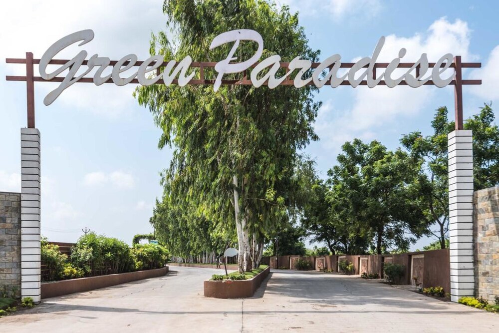 Green Paradise - carbon neutral hotel in Surat