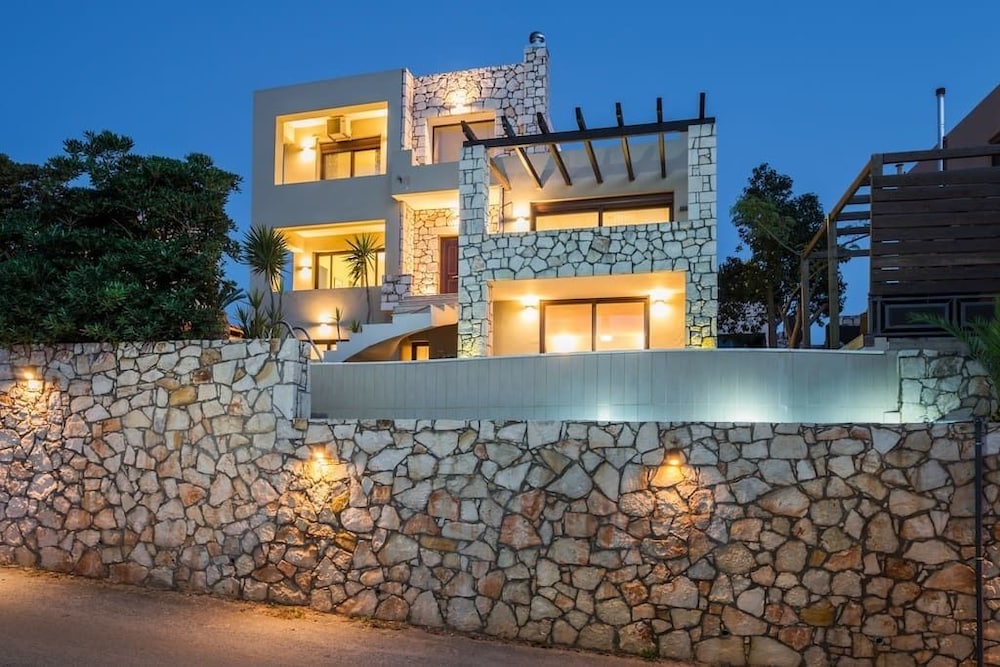 Villa Silvia — 4-Star Luxury Hotel in Chania, Greece