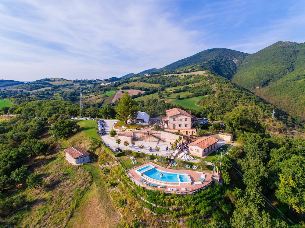 La Castellaia Resort - carbon neutral hotel in Fabriano