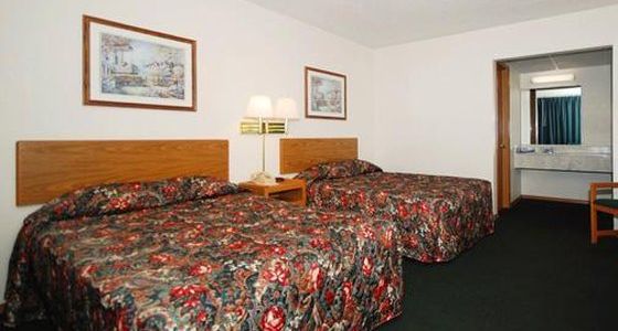 Econo Lodge Silver Dollar City Area - photo 5