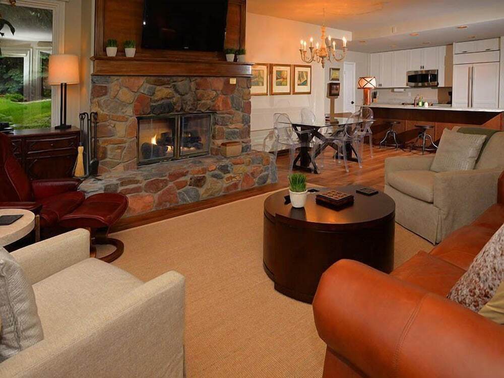 Arrowhead Village Condo 104 Seasons Lodge — 4-Star Luxury Hotel in Edwards, United States