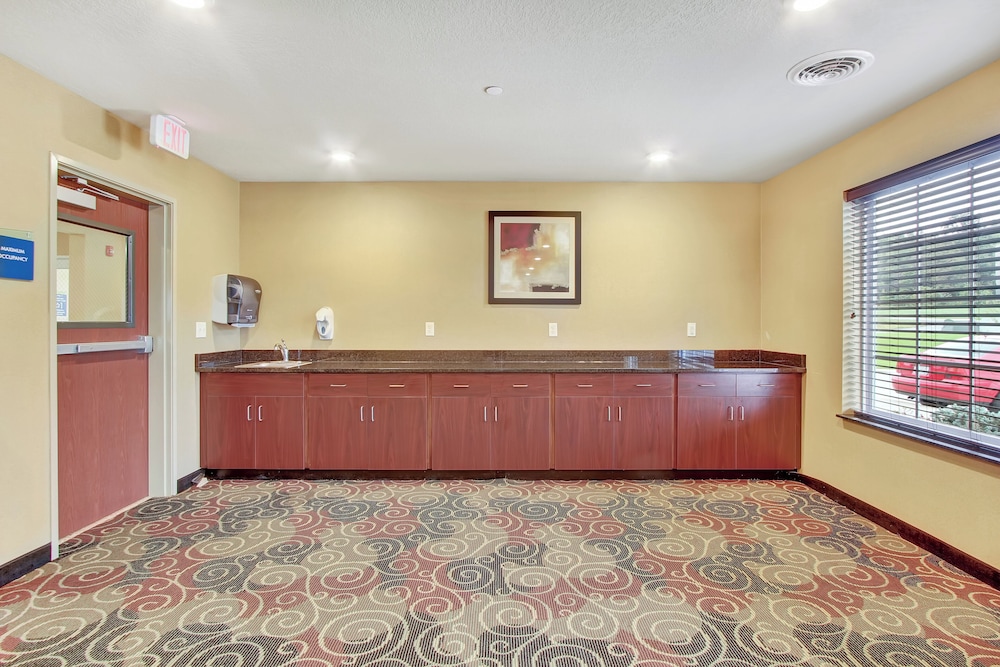 Cobblestone Hotel & Suites Waynesboro - photo 57