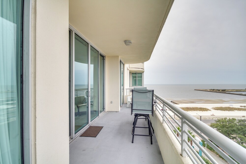 Resort Style Biloxi Condo Walk to the Beach - photo 10