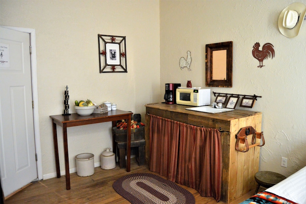 Holly Inn Suites - photo 28
