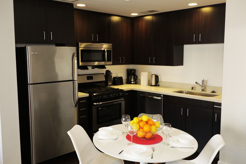 Hollywood Central Suites - photo 12
